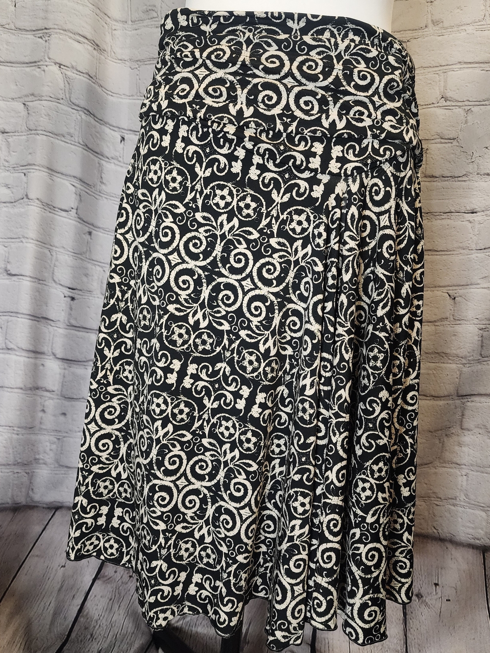 Max Edition Black and White Swirl A-Line Skirt